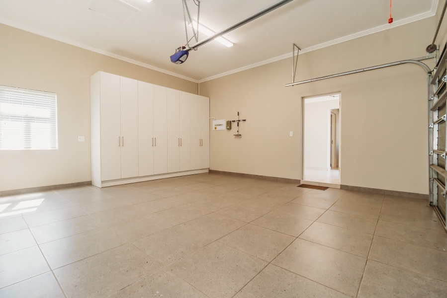 4 Bedroom Property for Sale in Kraaibosch Manor Western Cape